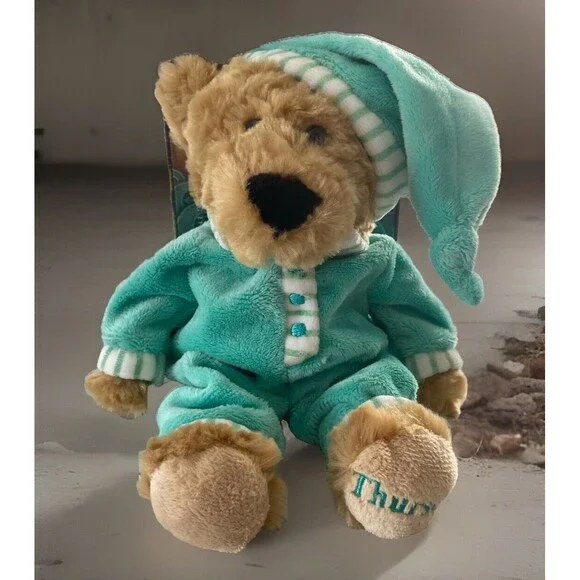 VGUC-11” FAO SCHWARZ Toys R Us TEDDY BEAR IN GREEN PAJAMAS Plush STUFFED ANIMAL - Picture 1 of 8